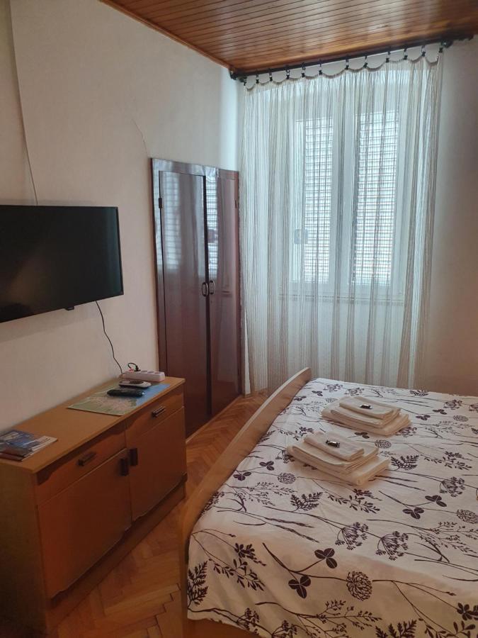 Apartment And Room Marija 크르크 외부 사진