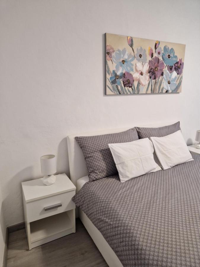 Apartment And Room Marija 크르크 외부 사진