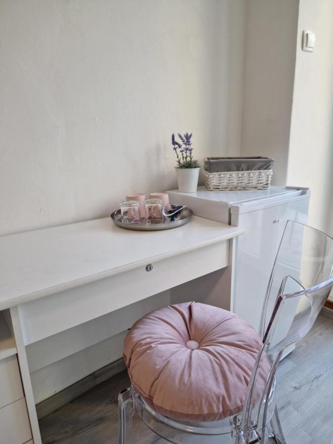 Apartment And Room Marija 크르크 외부 사진