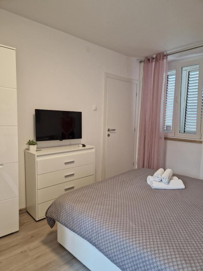 Apartment And Room Marija 크르크 외부 사진
