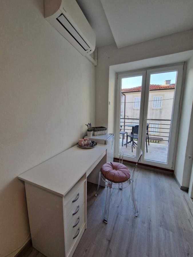 Apartment And Room Marija 크르크 외부 사진